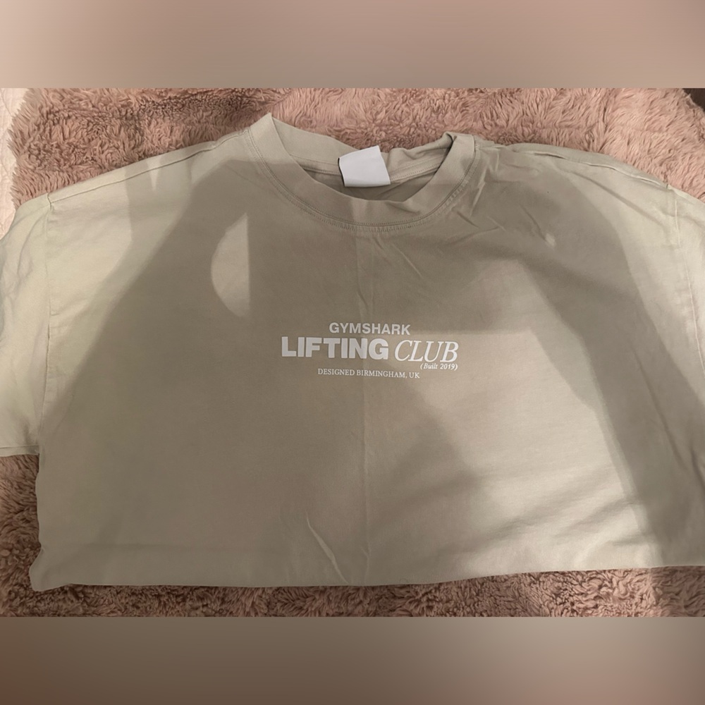 Gym shark graphic tee
